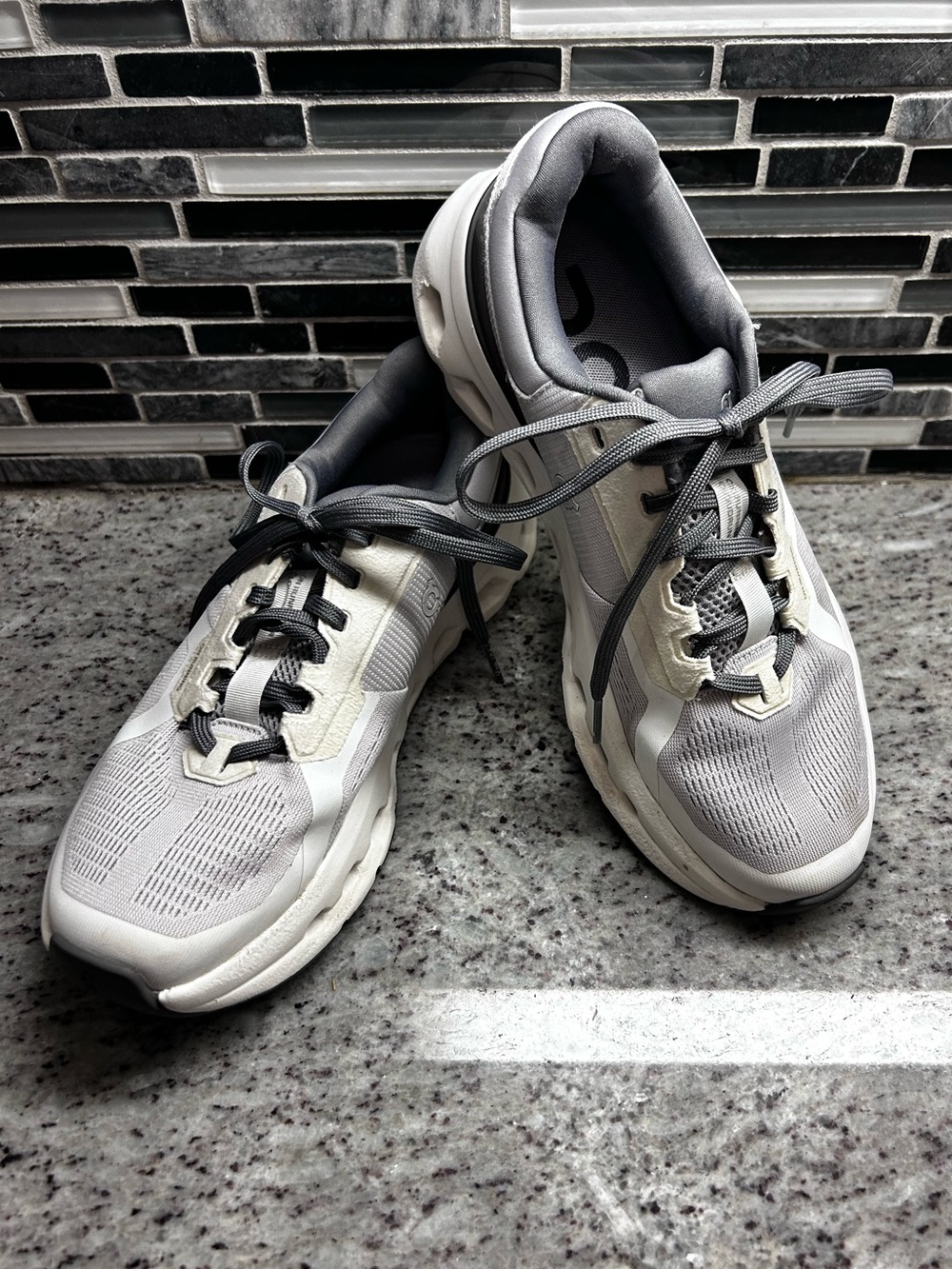 On cloud Women's Cloudrunner 2 Running shoe size 7.5 frost & white